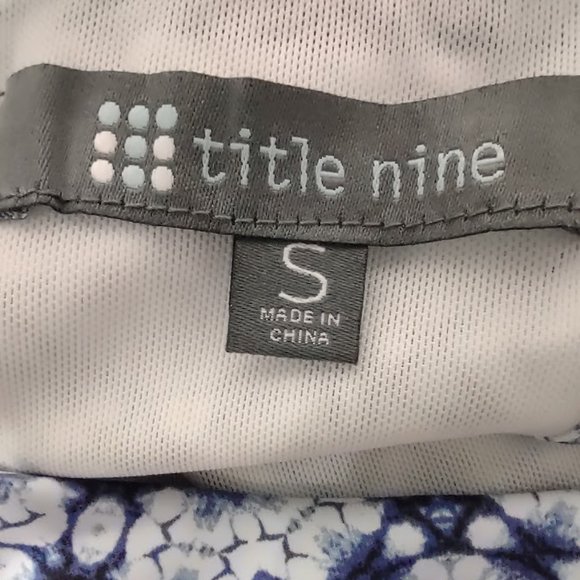 TITLE NINE ATHLETIC BLUE AND WHITE ABSTRACT PRINT, SPORTY SLINKY COOL TECH DRESS - Picture 6 of 8